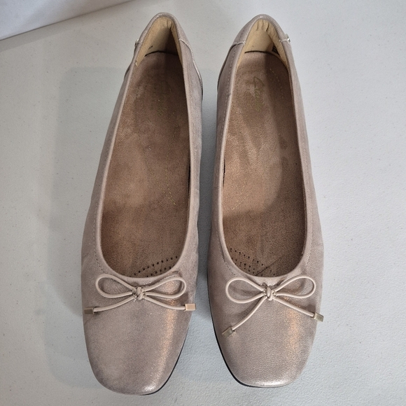 Clarks Artisan Candra Light Champagne Leather Ballet Flat Slip-On Shoe - Size 9 - Picture 7 of 13